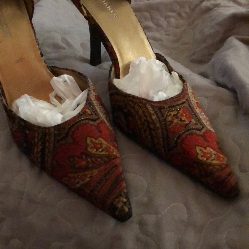 HIGHLIGHTS Vintage Tapestry stilettos